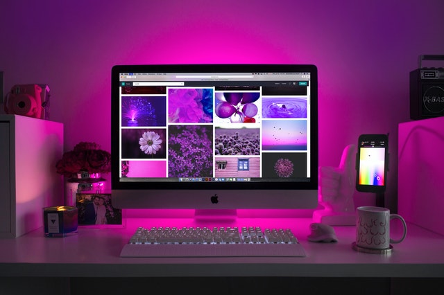 fialová obrazovka